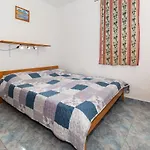 Seaside Apartments Vir شقة *