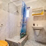 Seaside Apartments Vir شقة فير