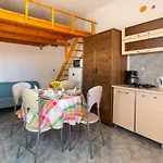 Seaside Apartments Vir * فير