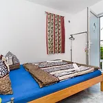 Seaside Apartments Vir شقة فير