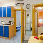 Seaside Apartments Vir فير