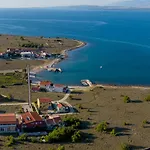 Seaside Apartments Vir * فير
