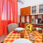 Seaside Apartments Vir فير