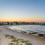 Seaside Apartments Vir * فير