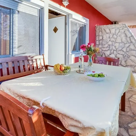 Seaside Apartments Vir * فير