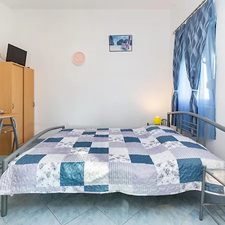 Seaside Apartments Vir *