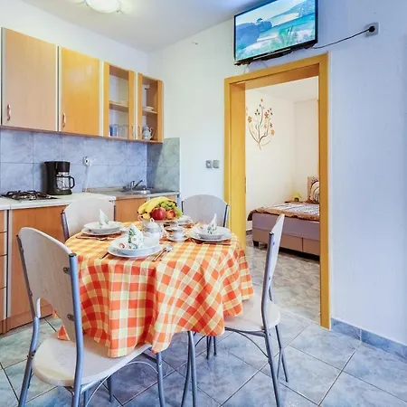 Seaside Apartments Vir *