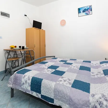 Seaside Apartments Vir Vir