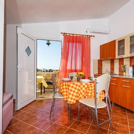 Seaside Apartments Vir